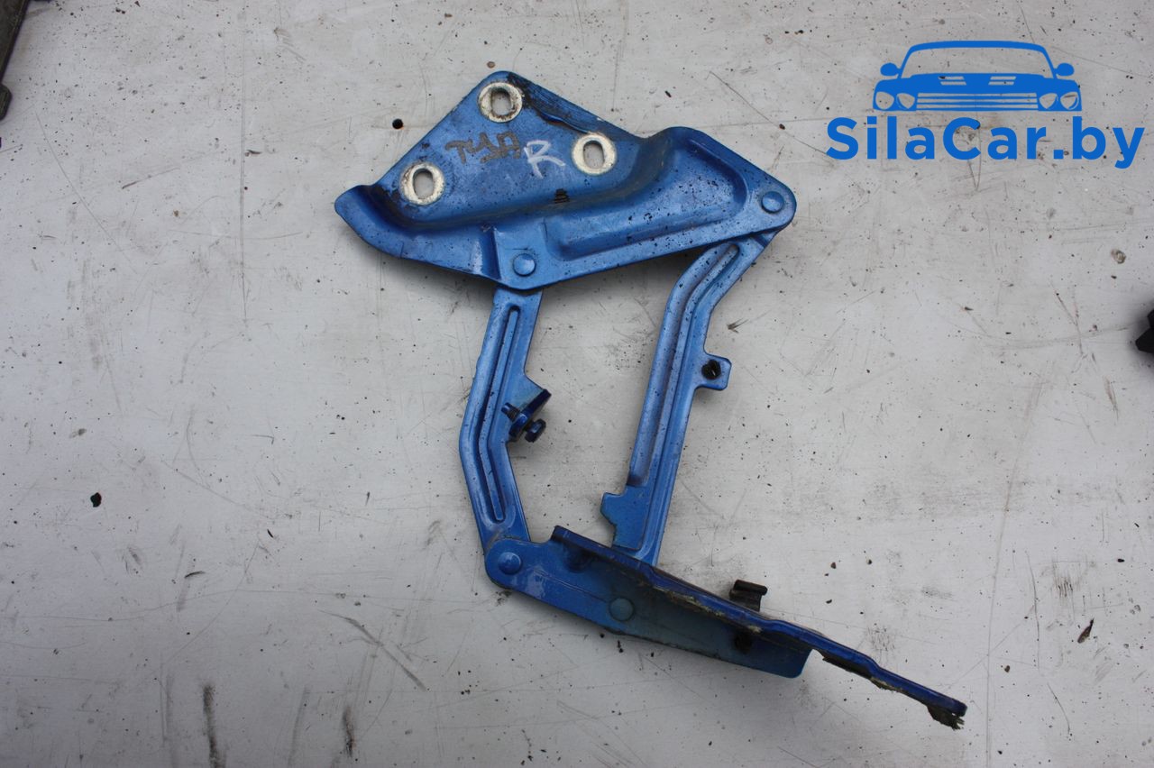 петля капота правая Volkswagen Touareg 1 поколение 2006, 2.5 л., BAC, дизель, МКПП - фото №1