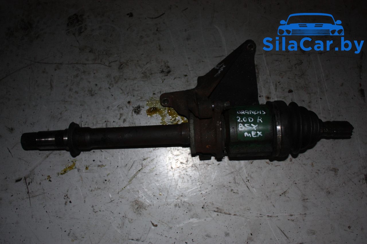 полуось передняя правая (приводной вал, ШРУС) Mitsubishi Grandis 1 поколение 2006, 2.0 л., BSY, дизель - фото №1