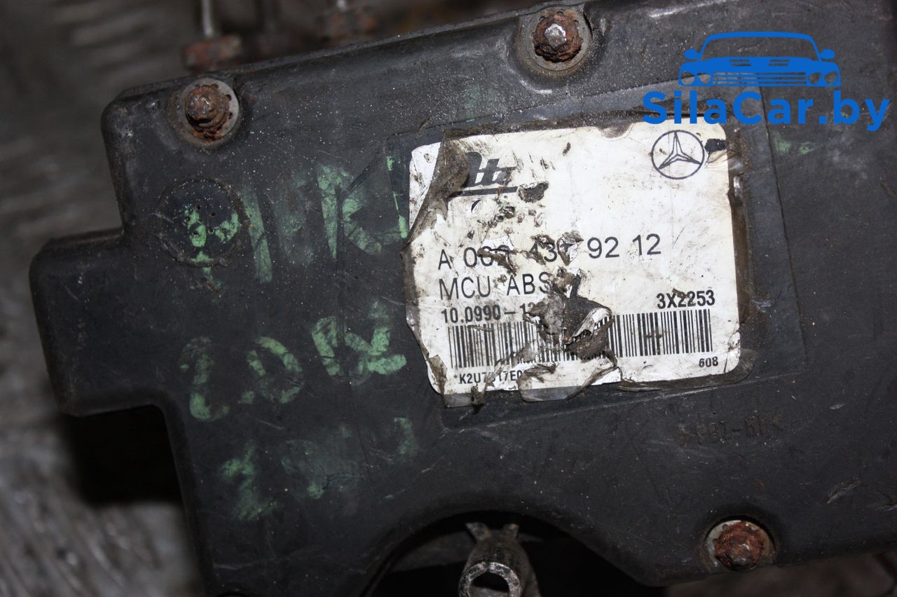 блок ABS Mercedes-Benz C-Класс W202/S202 1993, 2.0 л., бензин - фото №1