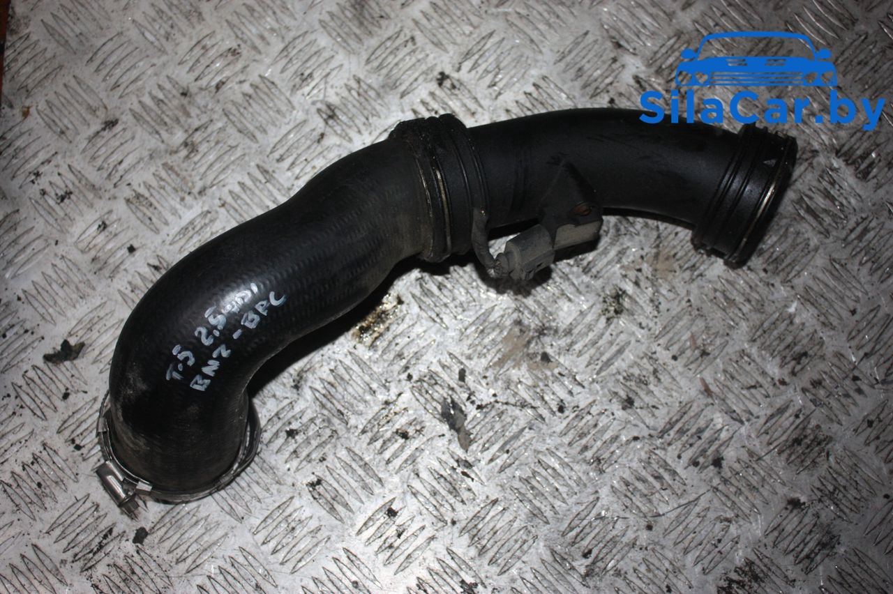 патрубок интеркулера Volkswagen Transporter T5 2007 - фото №1