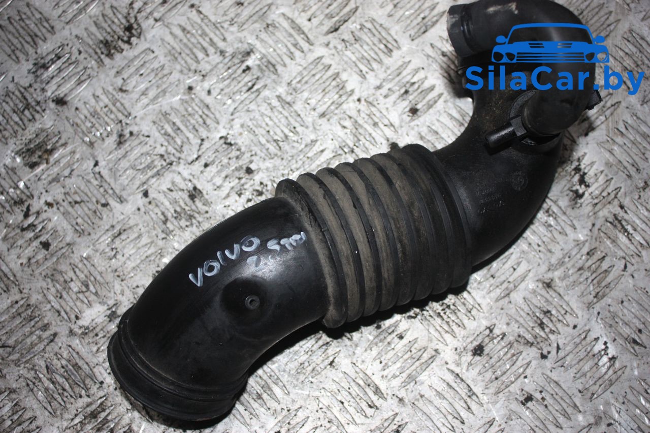 патрубок интеркулера Volvo V70 1 поколение 2000, 2.5 л., дизель - фото №1