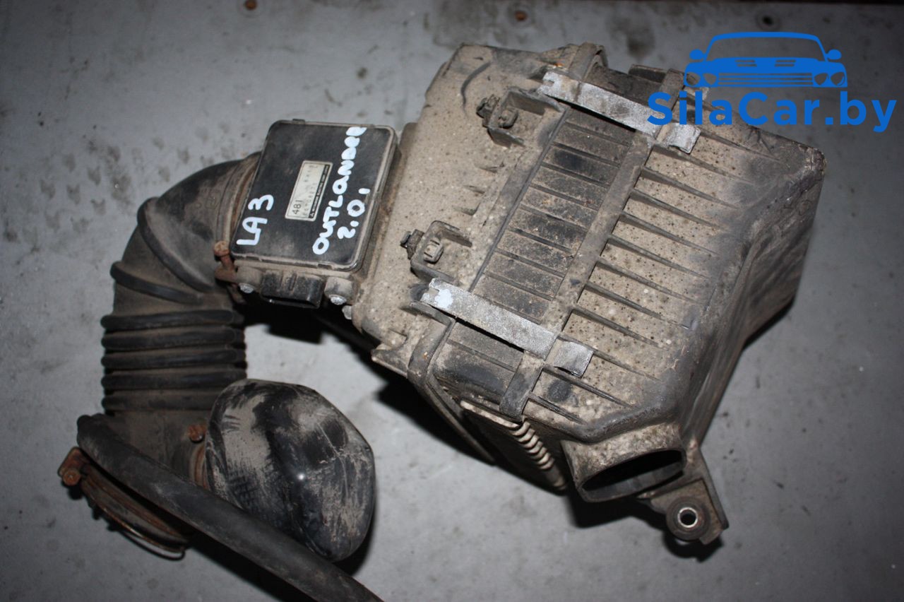корпус воздушного фильтра Mitsubishi Outlander 1 поколение 2004, 2.0 л., бензин - фото №1
