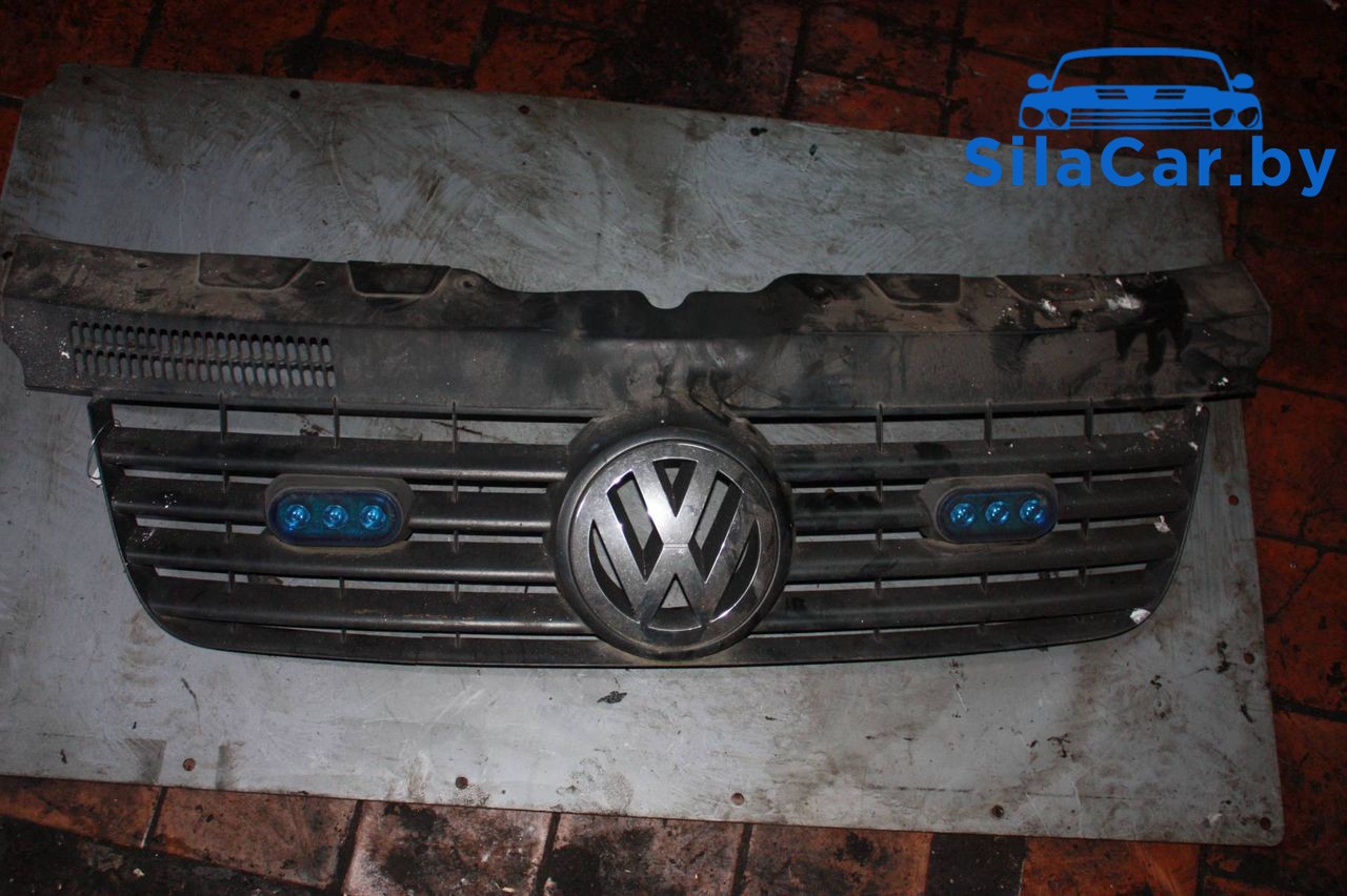 решетка радиатора Volkswagen Transporter T5 2007 - фото №1