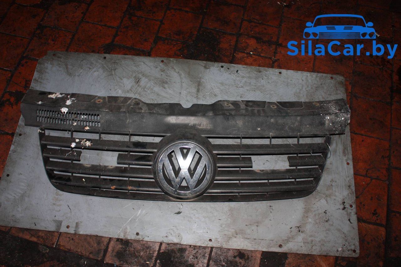 решетка радиатора Volkswagen Transporter T5 2007 - фото №1