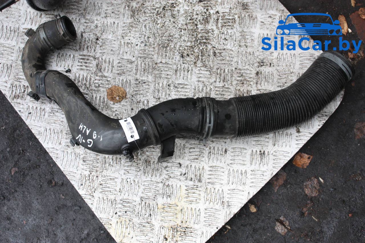 патрубок воздушного фильтра Volkswagen Golf 4 поколение 2001, 1.9 л., дизель - фото №1