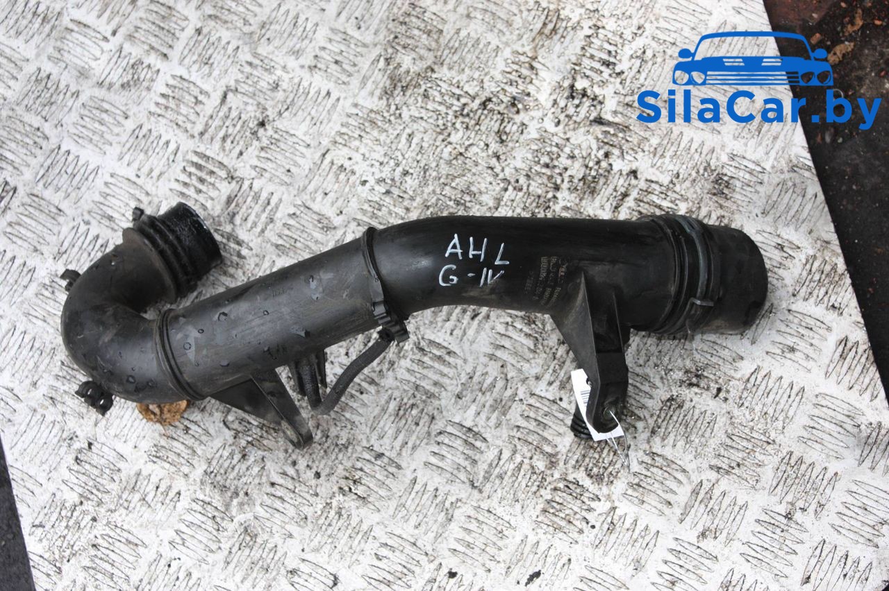 патрубок (трубопровод, шланг) Volkswagen Golf 4 поколение 2001, 1.9 л., дизель - фото №1