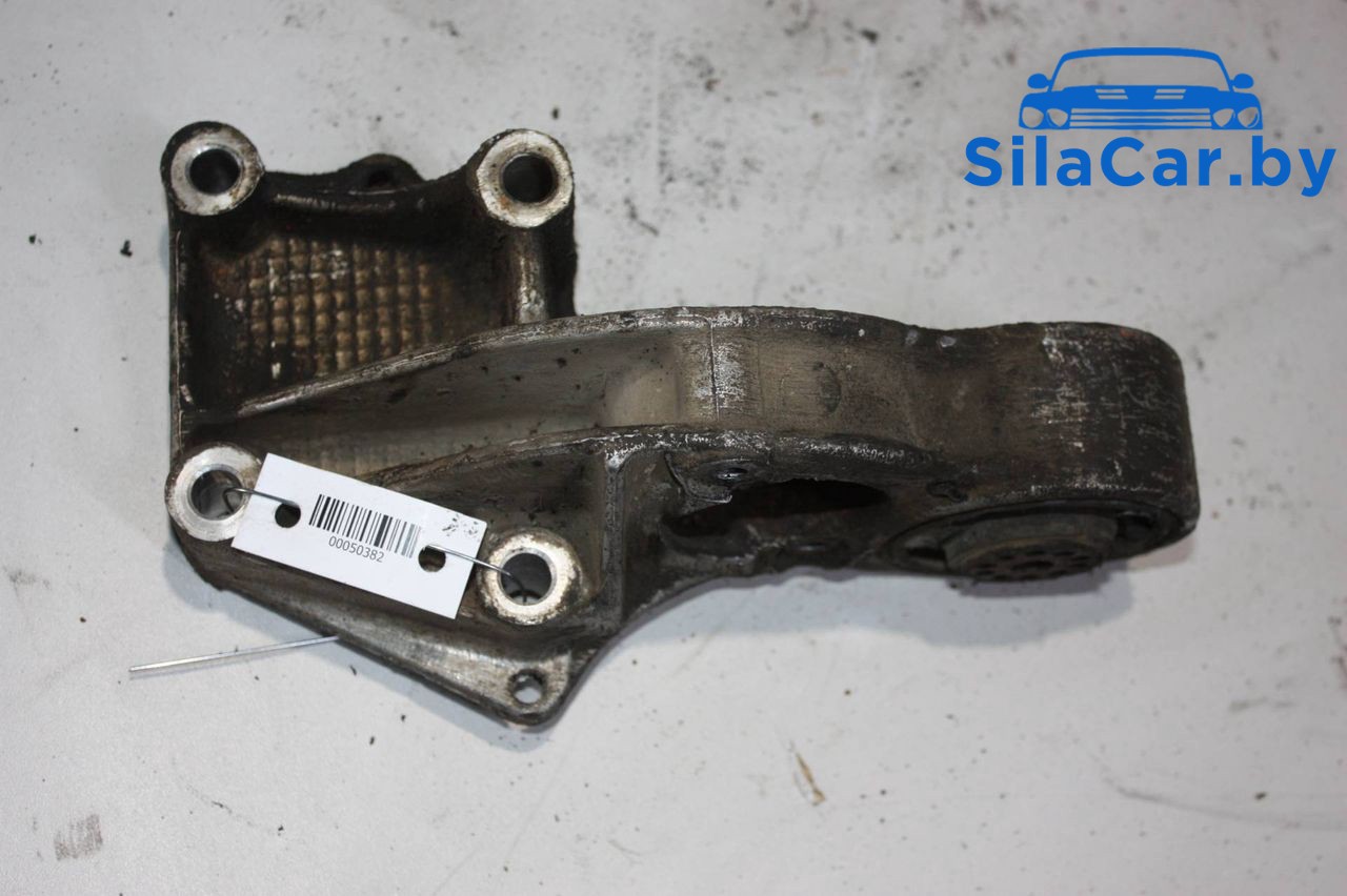 кронштейн полуоси Peugeot 206 1 поколение 2000, 1.6 л., бензин - фото №1