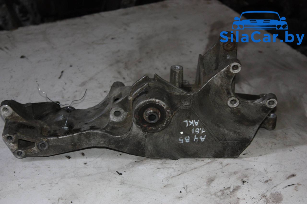 кронштейн (крепление) Audi A4 B5 1999, 1.6 л., AKL, бензин, 06B903143F - фото №1