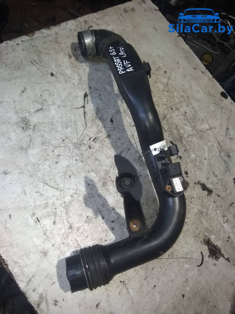 патрубок интеркулера Volkswagen Passat B5 2001, 1.9 л., дизель - фото №1