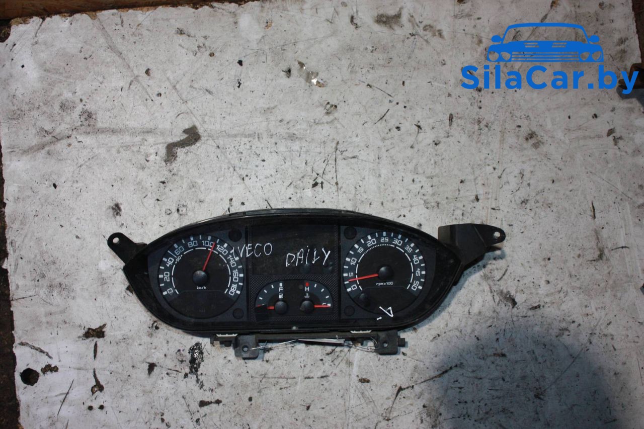щиток приборов (приборная панель) IVECO Daily 4 поколение 2007, 3.0 л., дизель, 69502589 - фото №1