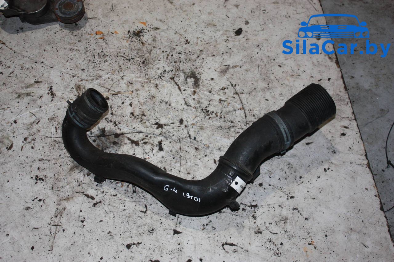 патрубок (трубопровод, шланг) Volkswagen Golf 4 поколение 2000, 1.9 л., AGR, дизель, 1J0129654S - фото №1