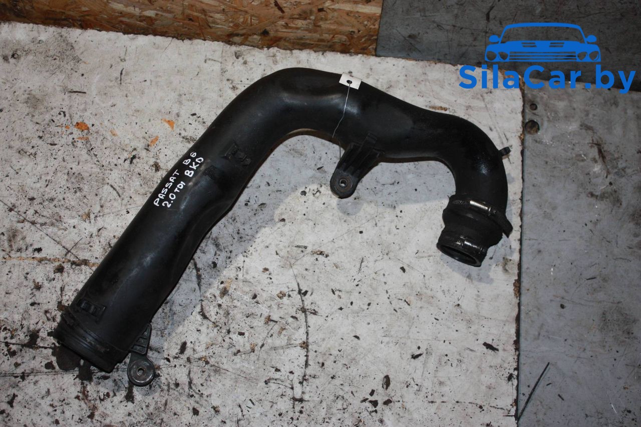 патрубок интеркулера Volkswagen Passat B6 (2005 - 2010), 2.0 л., дизель, 1K0129654K - фото №1