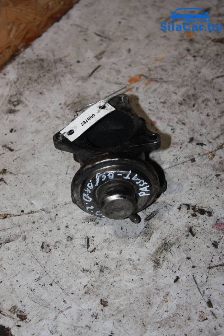 клапан EGR Volkswagen Passat B6 2007, 2.0 л., BKD, дизель, 038129637D - фото №1