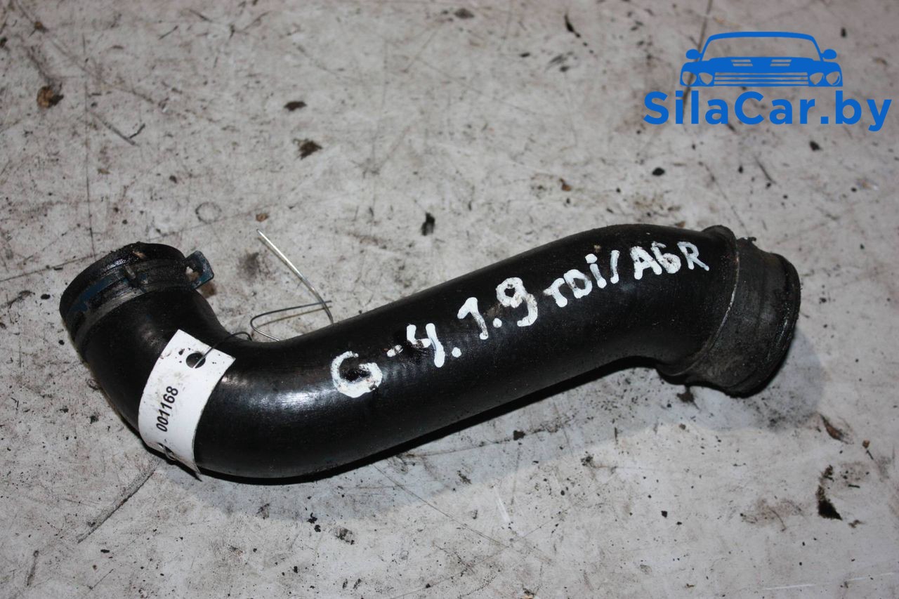 патрубок интеркулера Volkswagen Golf 4 поколение 2001, 1.9 л., дизель - фото №1