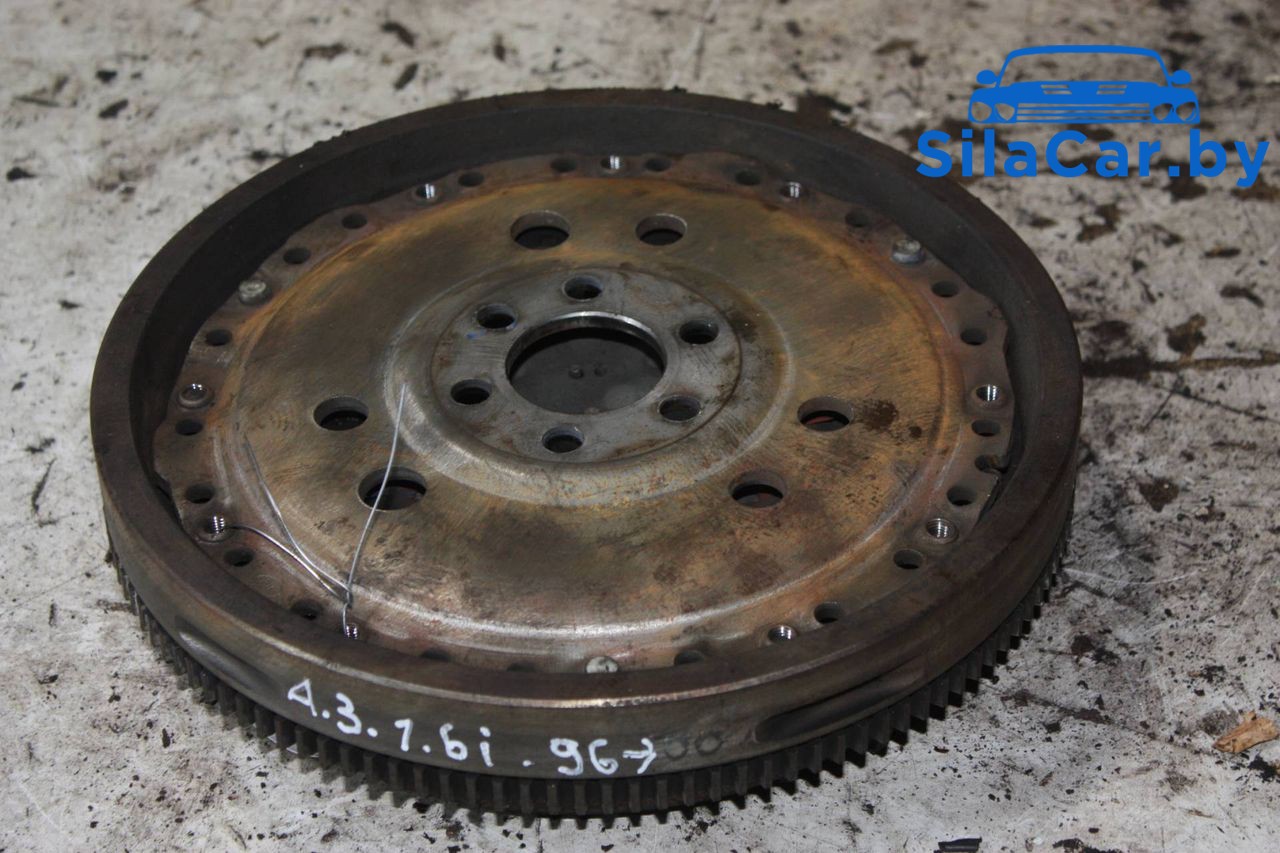 комплект сцепления Audi A3 8L 1998, 1.6 л., бензин, 027105273D - фото №1