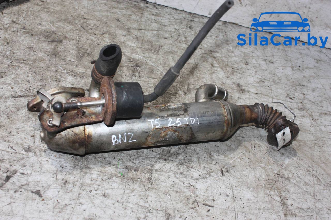 охладитель EGR / Радиатор EGR Volkswagen Transporter T5 2006, 2.5 л., дизель, 070131512F - фото №1