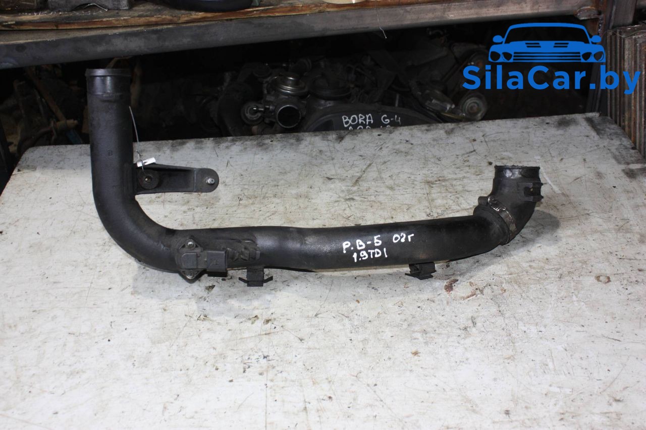 патрубок интеркулера Volkswagen Passat B5 (1996 - 2001), 1.9 л., дизель, 8D01458401 - фото №1