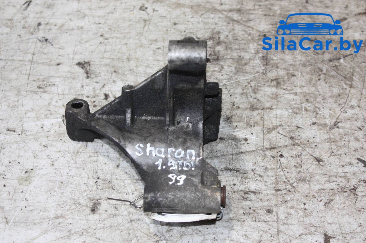 кронштейн (крепление) Volkswagen Sharan 1 поколение 1998, 1.9 л., дизель - фото №1