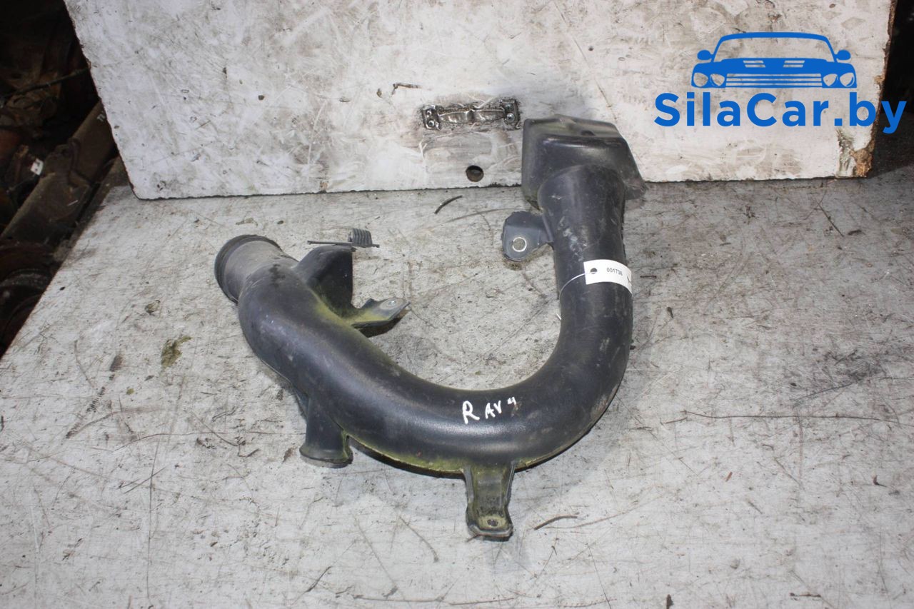 патрубок воздушного фильтра Toyota RAV4 3 поколение (XA30) (2005 - 2008), 2.2 л., дизель, 1775128060 - фото №1