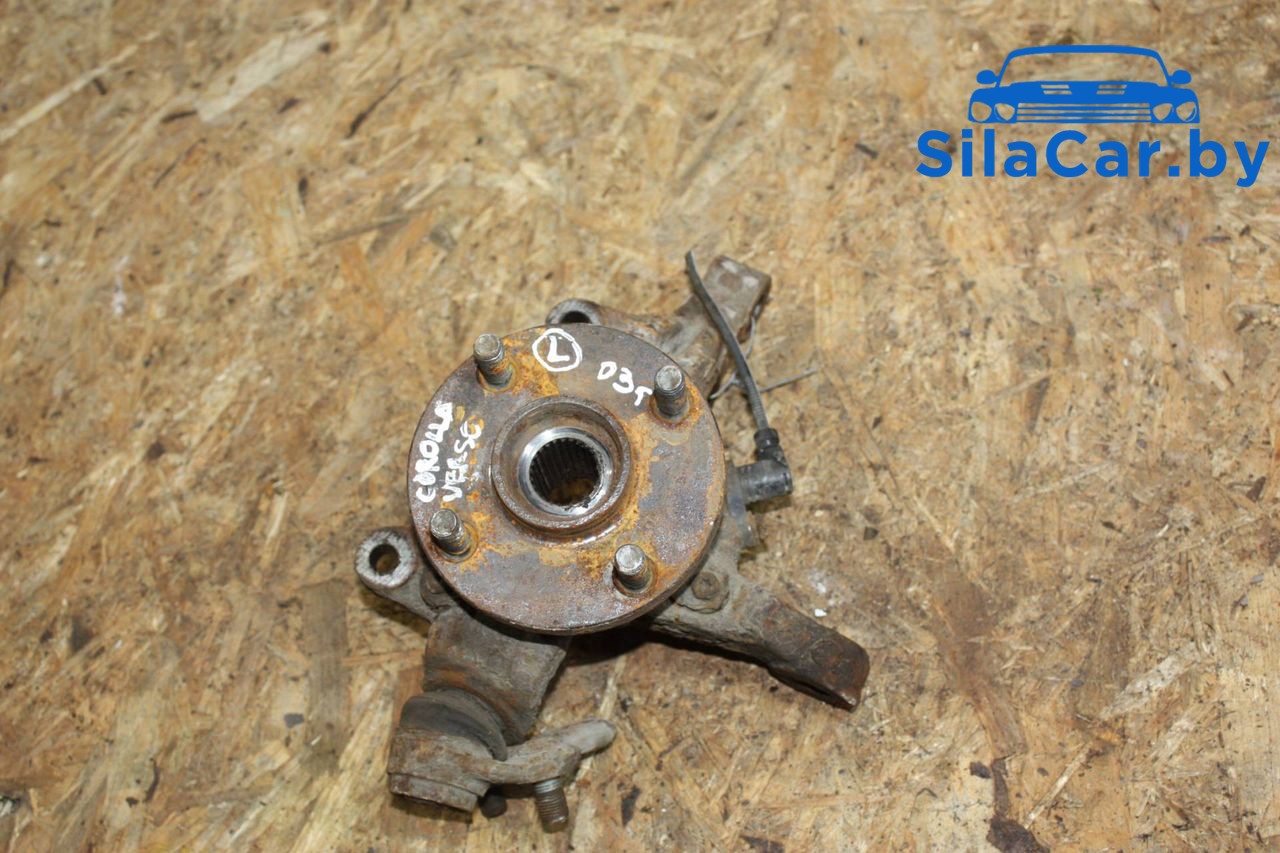 кулак поворотный левый Toyota Corolla Verso 1 поколение E121 (2001 - 2004), 2.0 л., дизель - фото №1