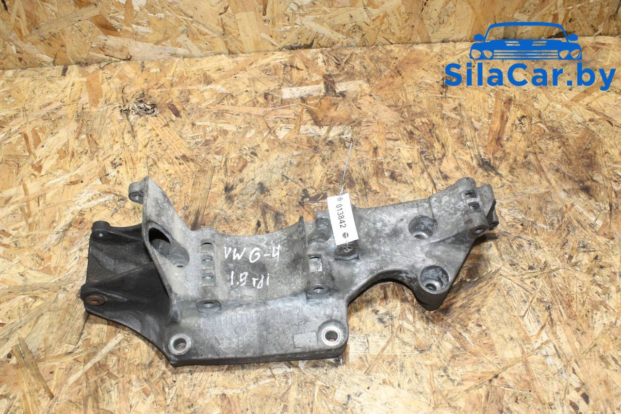 кронштейн компрессора кондиционера Volkswagen Golf 4 поколение (1997 - 2006), 1.9 л., дизель, R045903143 - фото №1