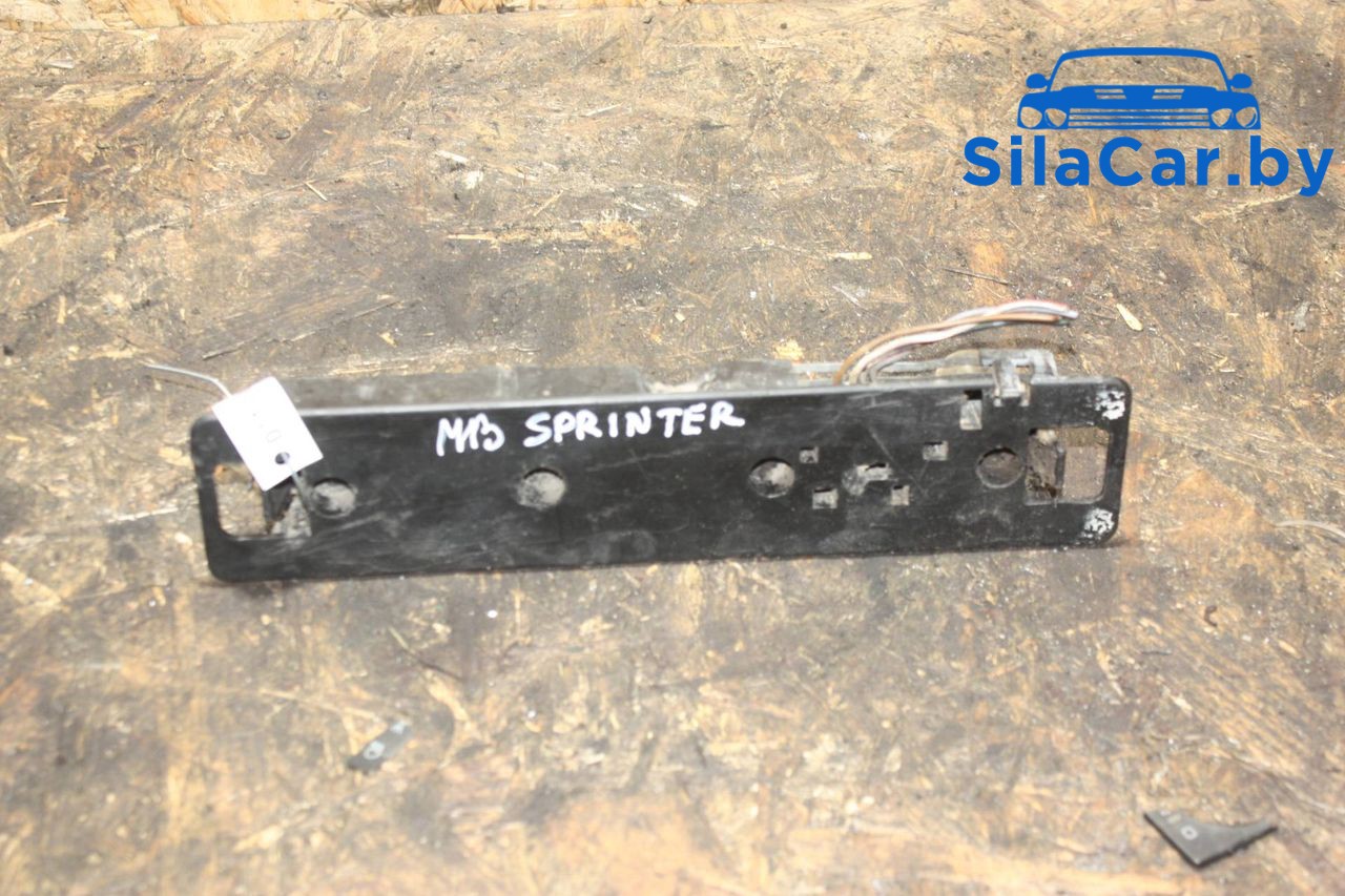 панель заднего фонаря Mercedes-Benz Sprinter W901-904 1998, 2.3 л., дизель - фото №1