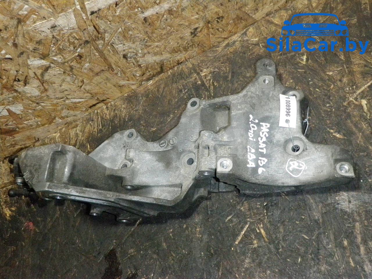 кронштейн генератора Volkswagen Passat B6 2006, 2.0 л., дизель, АКПП, 03L903139D - фото №1