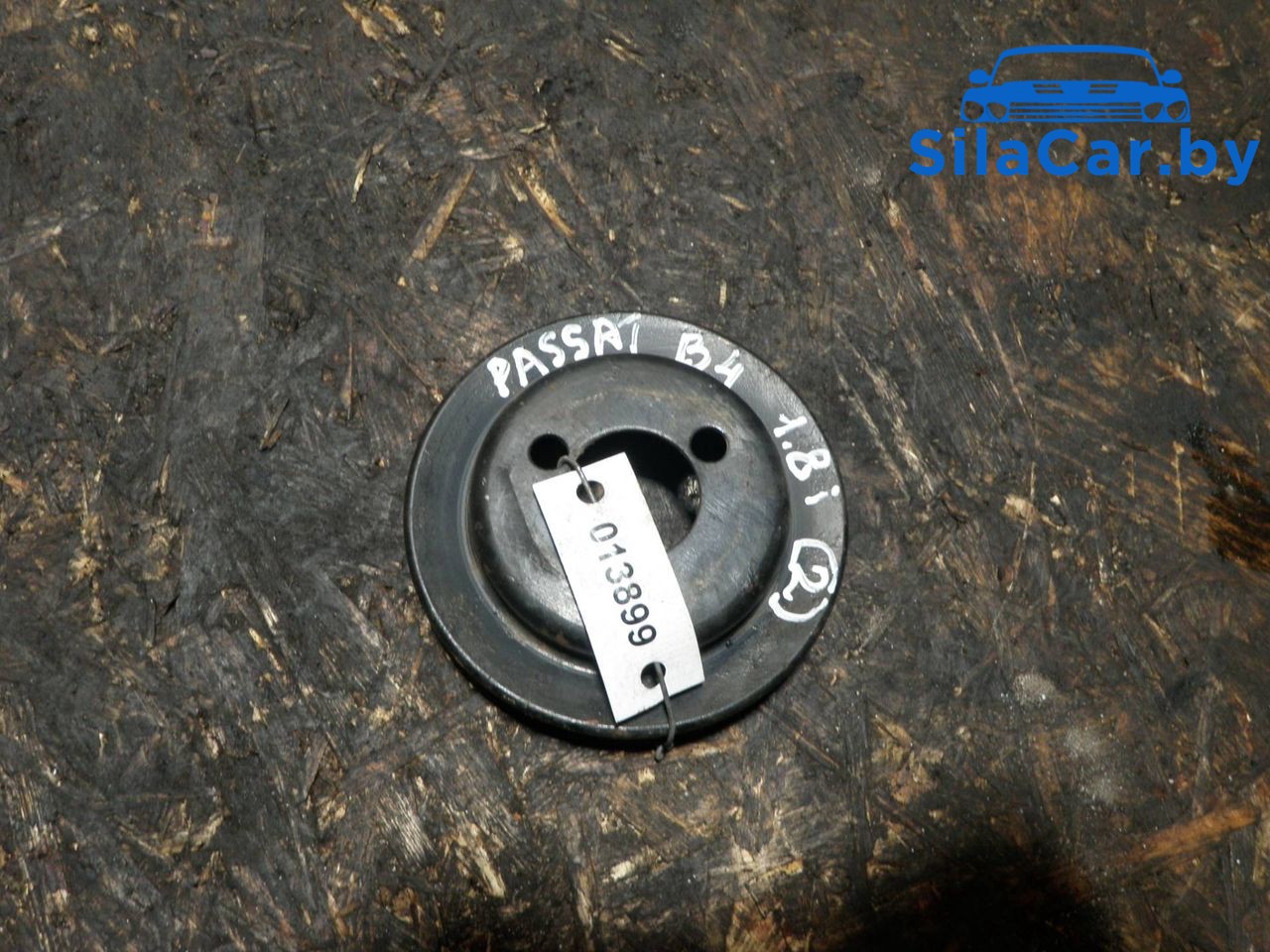 шкив помпы Volkswagen Passat B4 (1993 - 1997), 1.8 л., бензин, 037121031F - фото №1