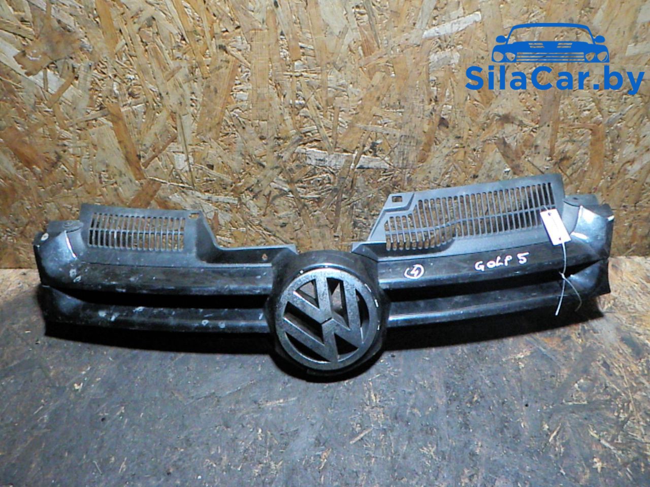 решетка радиатора Volkswagen Golf 5 поколение 2004, 1.9 л., дизель, МКПП, 1K0853651A - фото №1