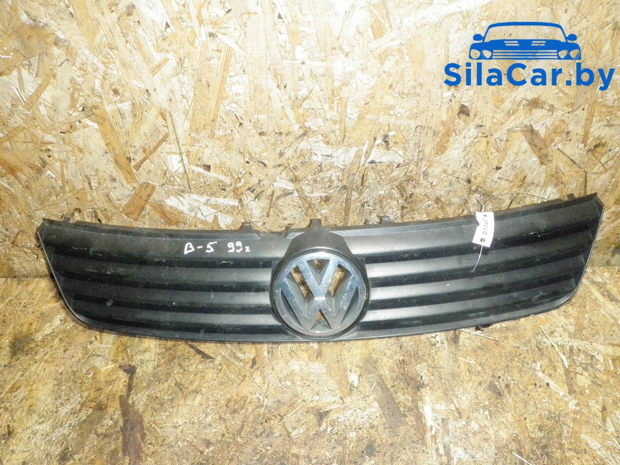 решетка радиатора Volkswagen Passat B5 1999, 1.9 л., дизель, МКПП, 3B0853653C - фото №1
