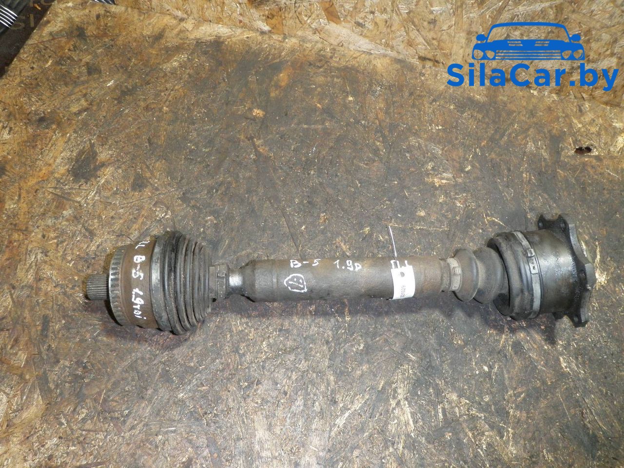 полуось передняя левая (приводной вал, ШРУС) Volkswagen Passat B5 (1996 - 2001), 1.9 л., дизель, АКПП - фото №1