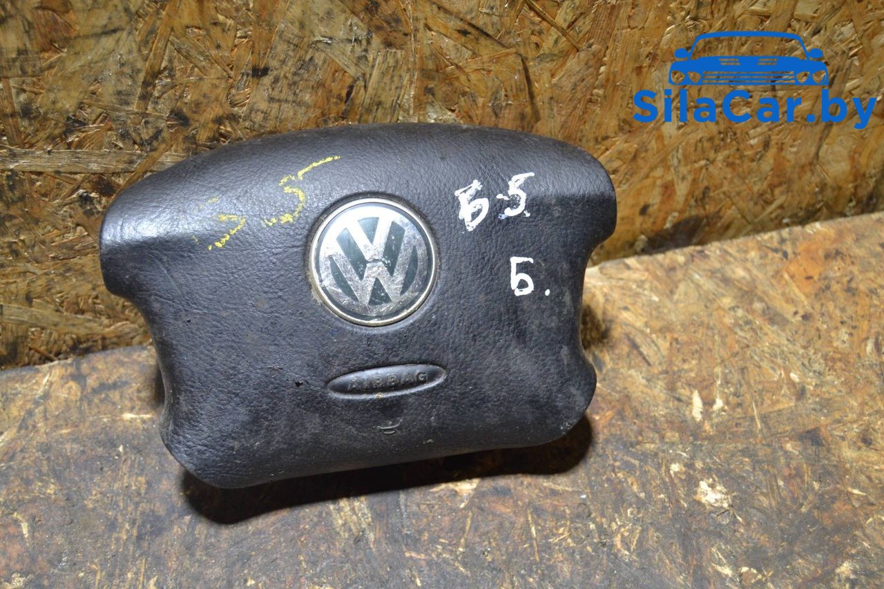 подушка безопасности водителя Volkswagen Passat B5 2001, 1.9 л., дизель, 3B0880201BM - фото №1