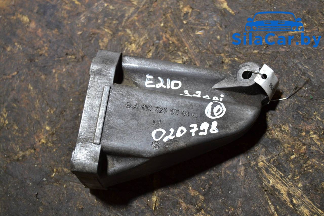 кронштейн двигателя Mercedes-Benz E-Класс W210/S210 (1995 - 1999), 3.2 л., CDi, дизель, A6132230504 - фото №1