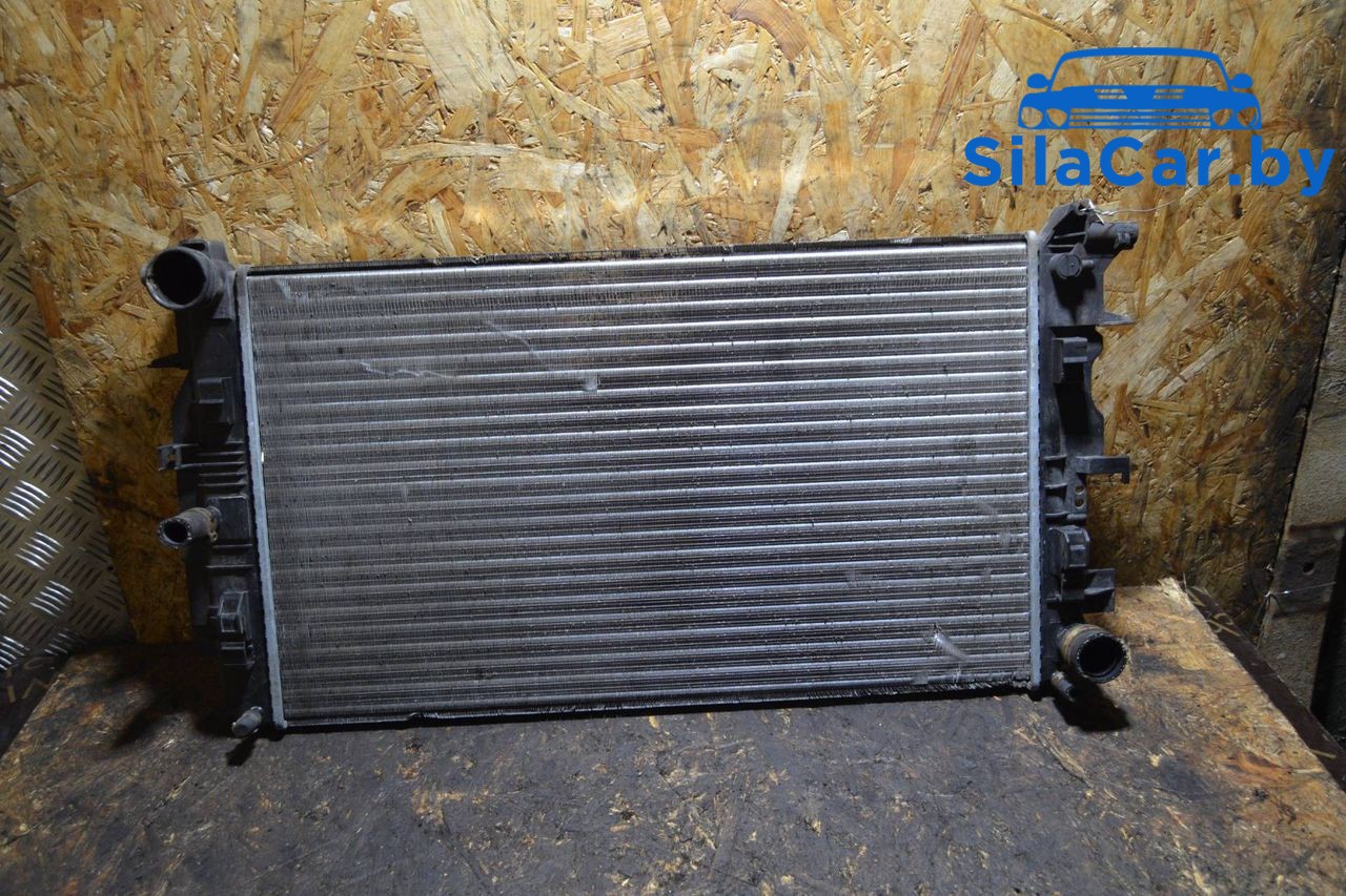 радиатор (основной) Volkswagen Crafter 1 поколение 2009, 2.5 л., дизель, МКПП - фото №1