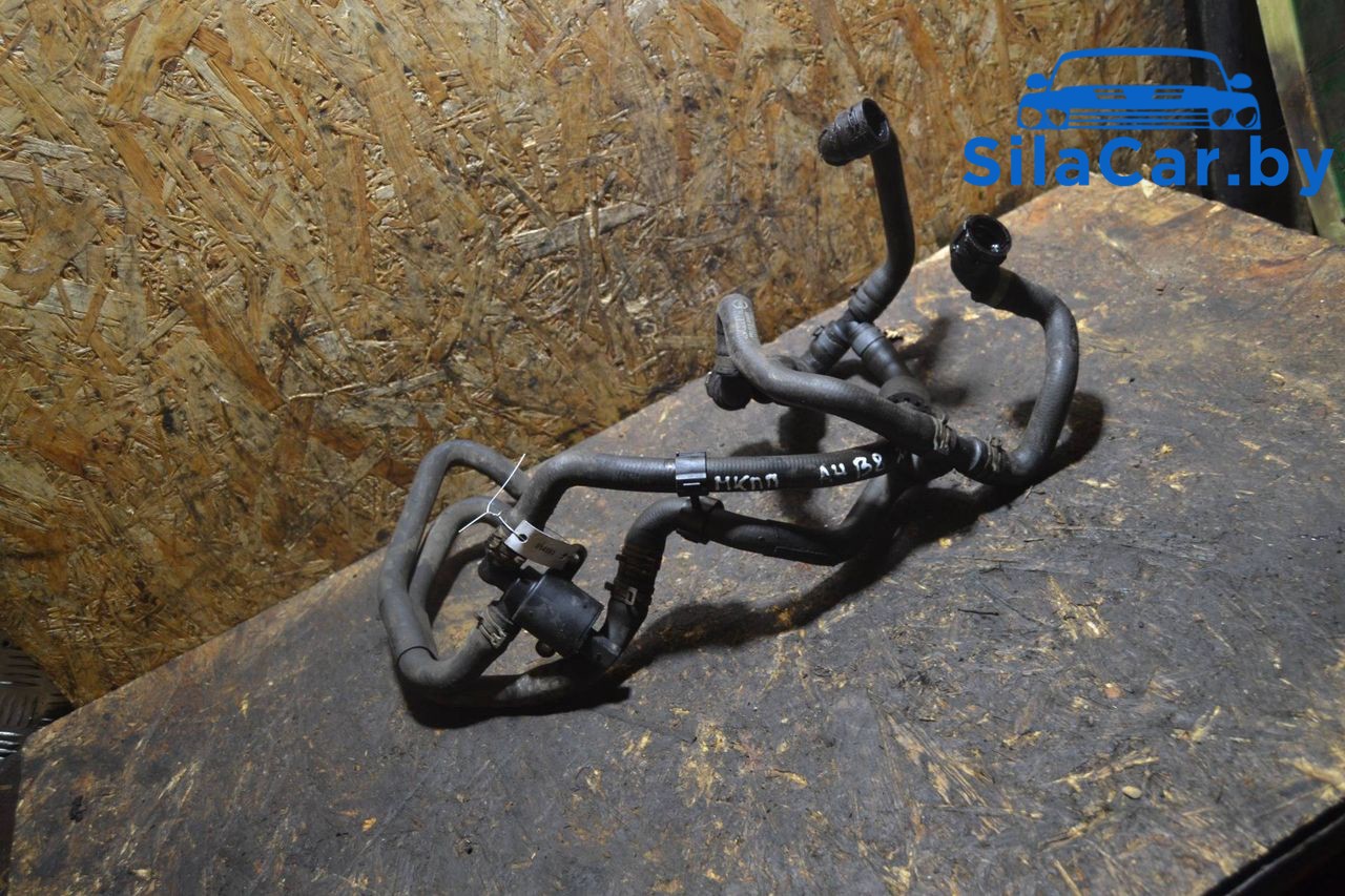 патрубок радиатора Audi A4 B8/8K (2007 - 2011), 2.0 л., TDi, дизель, 8R0819332J - фото №1