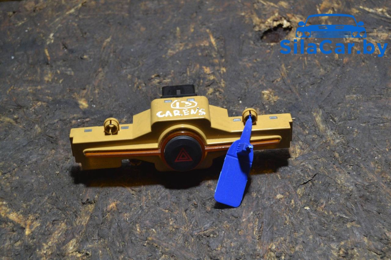 кнопка аварийной сигнализации Kia Carens 2 поколение (2002 - 2006), 2.0 л., CRDi, D4EA, дизель, 937901D000 - фото №1