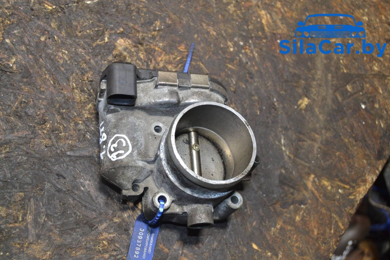 заслонка дроссельная Volkswagen Golf 4 поколение (1997 - 2006), 1.8 л., Ti, бензин, 06A133062C - фото №1