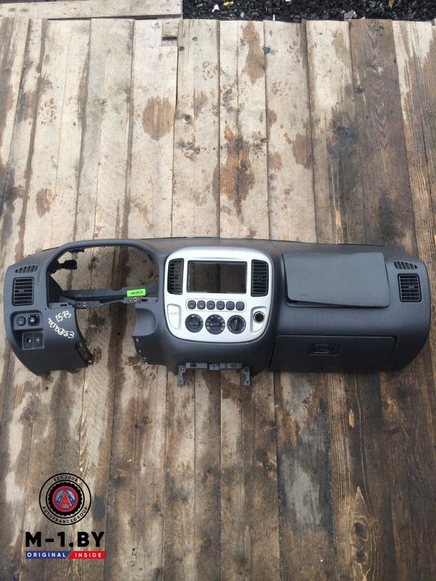 панель передняя салона (торпедо) Ford Escape 2 поколение R3 2008, 2.3 л., бензин, внедорожник 5 дв.