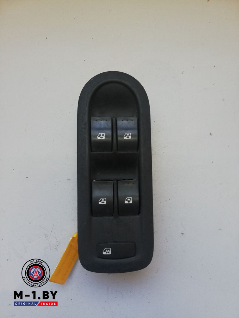 блок управления стеклоподъемниками Renault Scenic 2 поколение 2005, 156018070