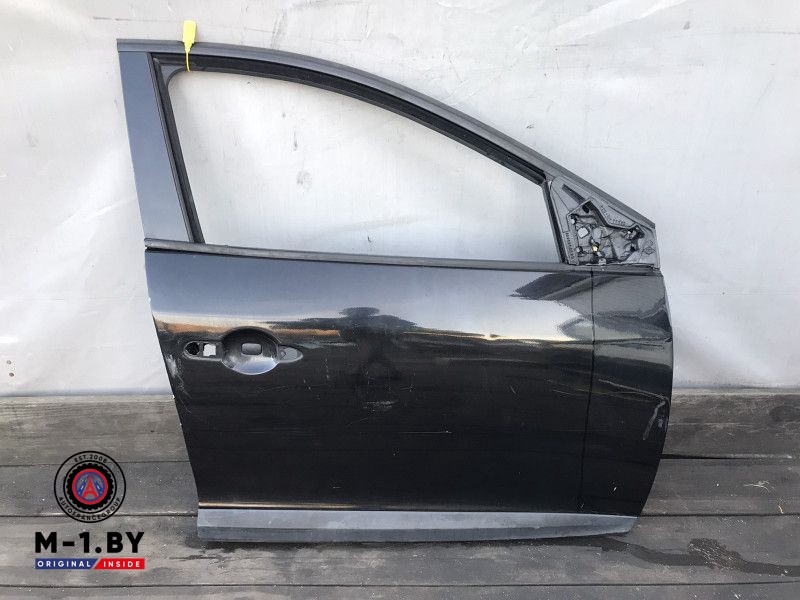 дверь передняя правая Renault Megane 3 поколение 2010