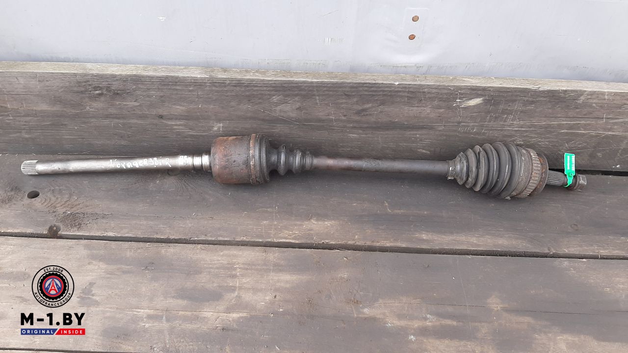 полуось передняя правая (приводной вал, ШРУС) Chrysler Voyager 3 поколение 1998, 3.8 л., бензин