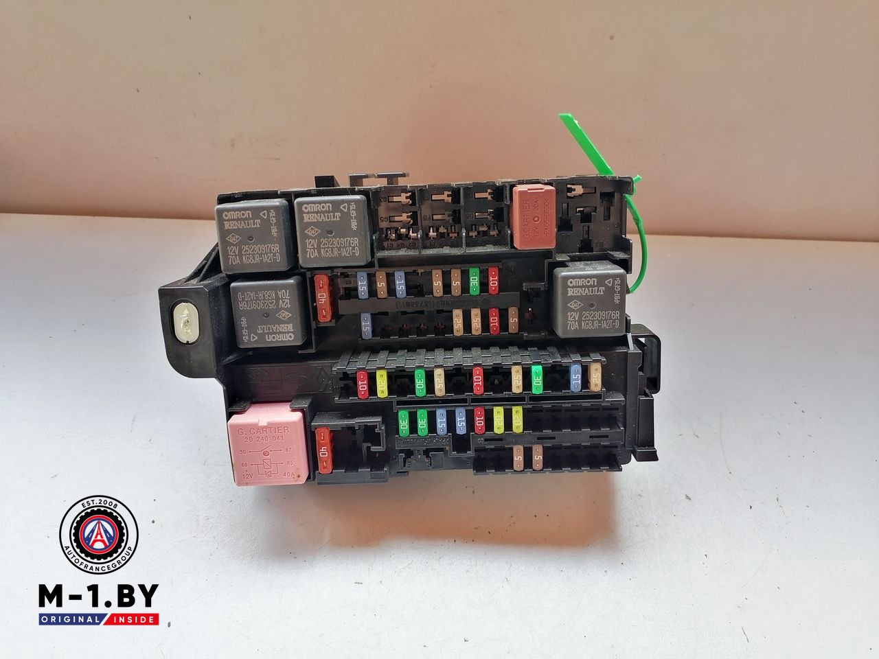блок предохранителей Renault Latitude 1 поколение 2012, 240142135R