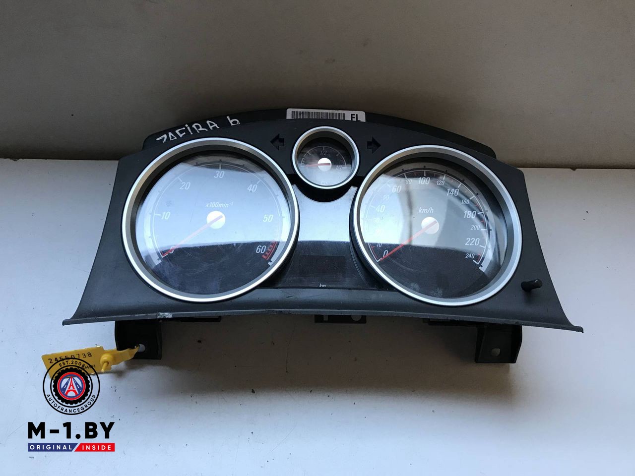 щиток приборов (приборная панель) Opel Zafira 2 поколение (B) 2005, 132675520