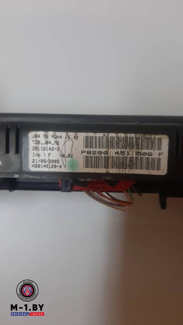 щиток приборов (приборная панель) Renault Scenic 2 поколение (2003 - 2006), P8200451506F