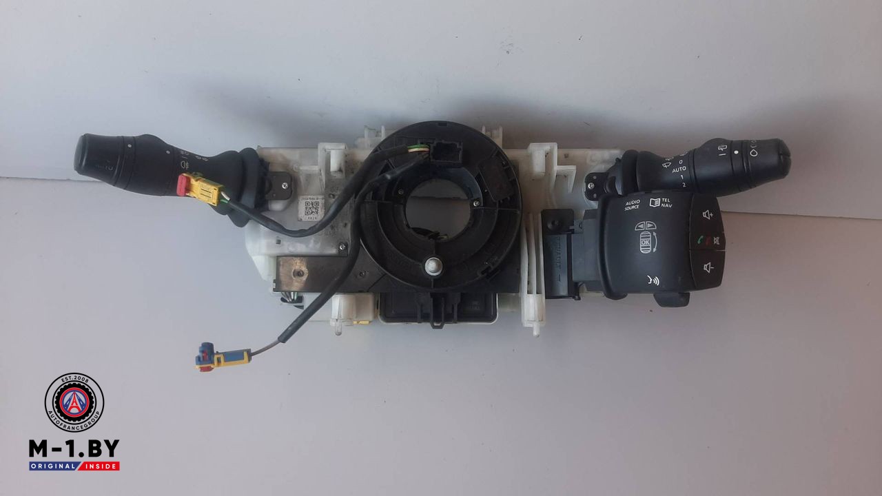 переключатель подрулевой (стрекоза) Renault Laguna 3 поколение 2008, 255670001R