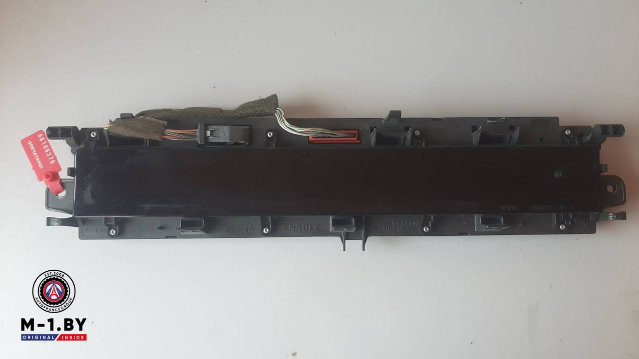 щиток приборов (приборная панель) Renault Scenic 2 поколение 2006, P8200494955A