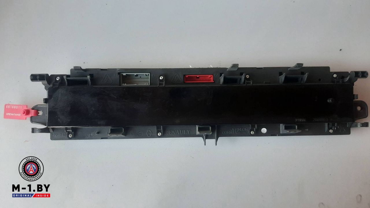 щиток приборов (приборная панель) Renault Scenic 2 поколение (2003 - 2006), P8200704463A