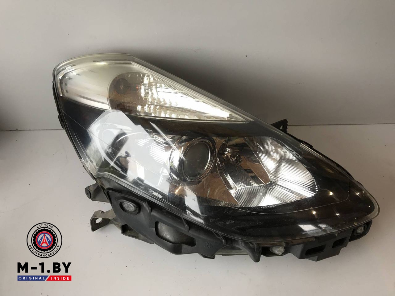 фара правая Renault Clio 3 поколение (2005 - 2009), 8200775878