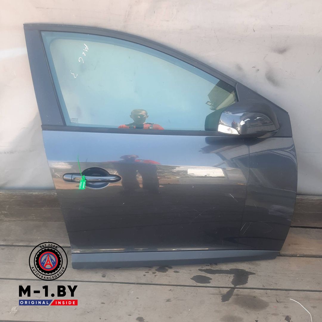 дверь передняя правая Renault Megane 3 поколение (2008 - 2014)