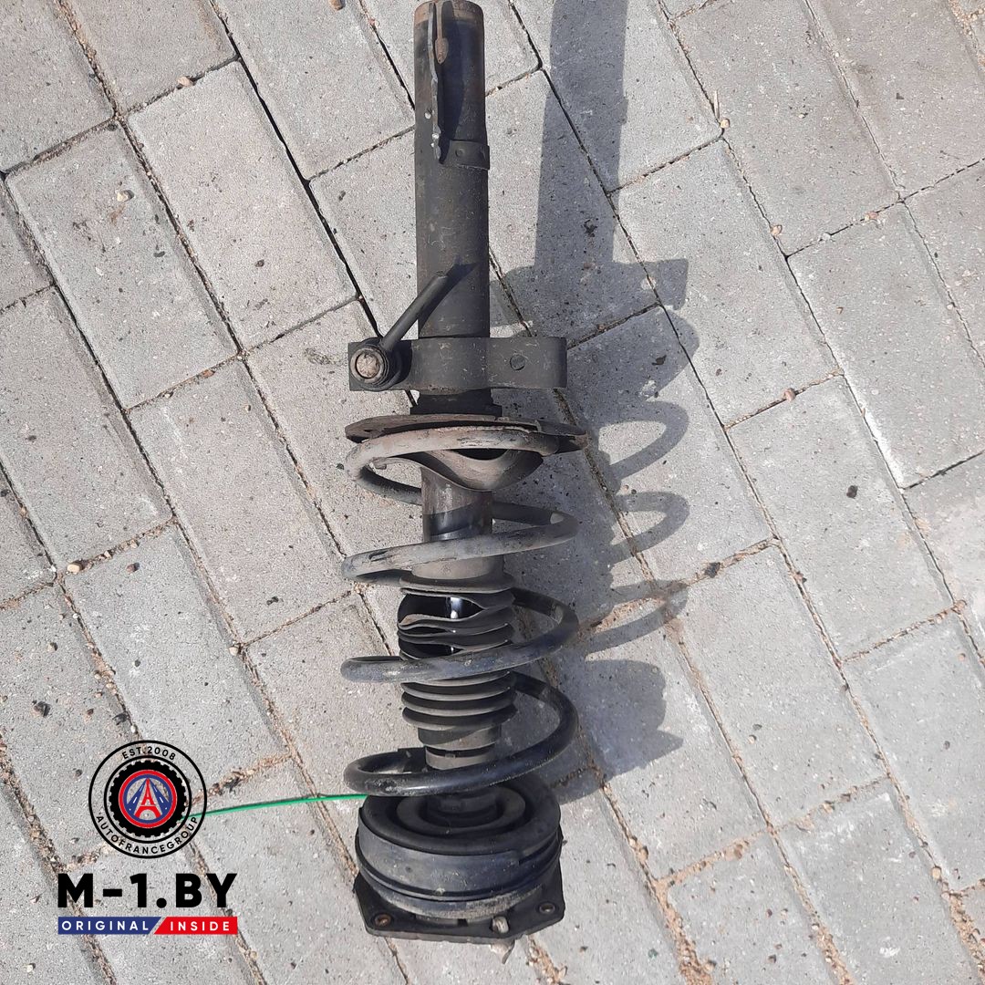 стойка передняя левая Renault Scenic 2 поколение (2003 - 2006), 1.6 л., бензин